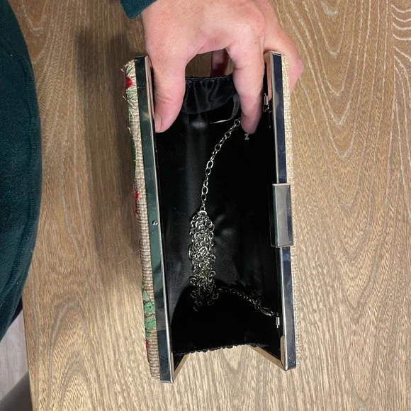 Fun and Playful Embroidery Floral Flamingo Clutch - Picture 5 of 6